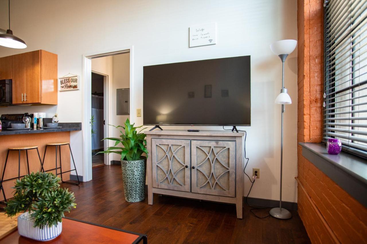 Ny Style Centric Loft With King Bed By Park Ave Apartment Rochester Ngoại thất bức ảnh